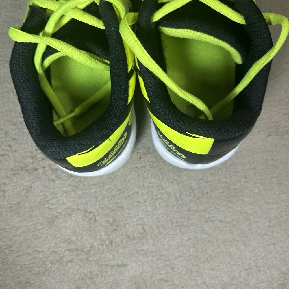 Nike Vapor Ultrafly 4 Keystone Youth Baseball Cleats Size 2.5Y Neon Yellow